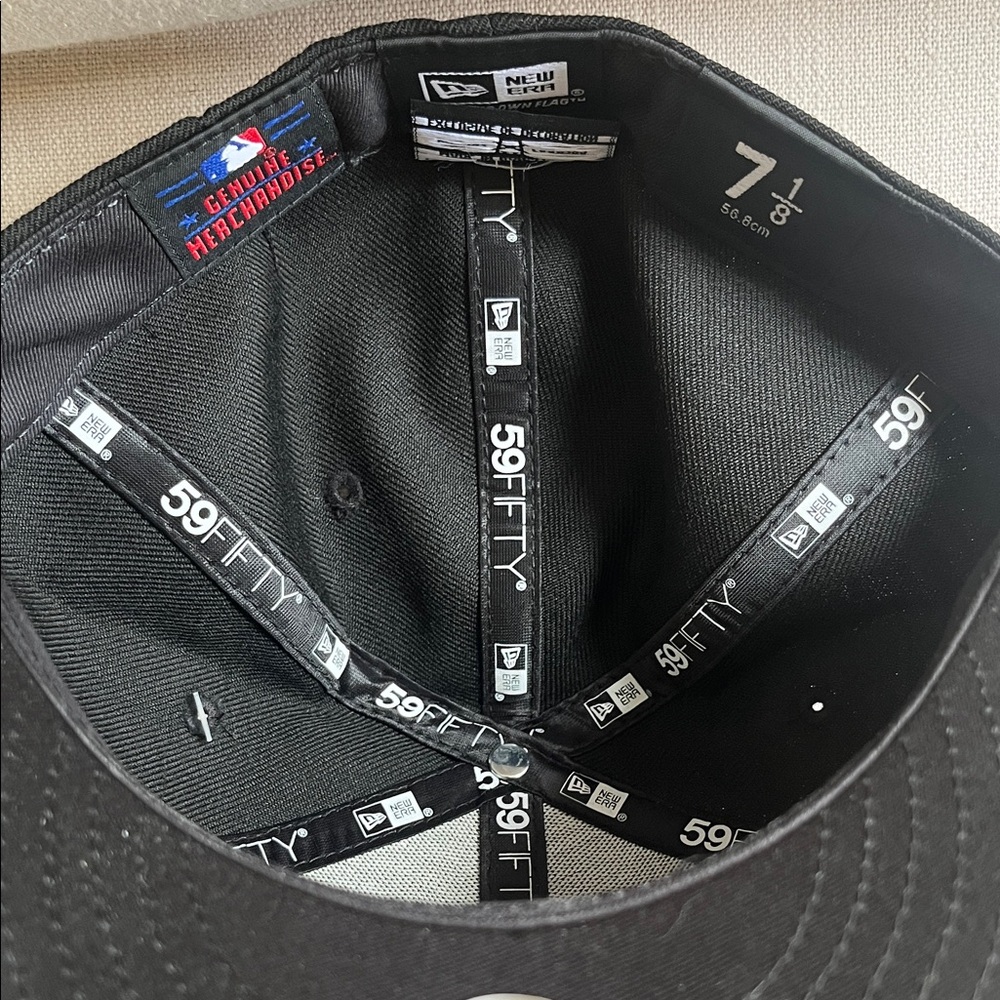 New Black Philadelphia Phillies Fitted Cap with Raised 'P' Logo - Picture 3 of 4